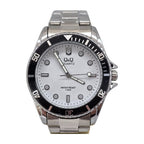 Q&Q Reloj en Acero con Bisel Deportivo color Plateado / Blanco